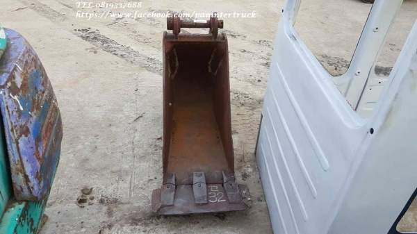 FROM JAPAN สินค้าเก่านอกBUCKET PC40,45 ,50, 55 ,60 บุ๊งกี๋สำหรับรถขุด แบบธรรมดา 3ฟัน/ปากแคบ /ปากกว้าง:40 cm. /ราคาเพียง(ใบละ)15,000 บาท สนใจรีบติดต่อ 0819337688