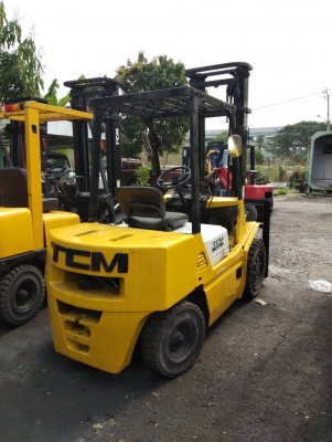 +++ ขายดฟล์คลิฟท์  T.C.M. FD30  ขนาด  3  ตัน  เครื่องยนต์ดีเซล  เสา 4  เมตร  เกียร์ออโตเมติค  ยางตันครับ