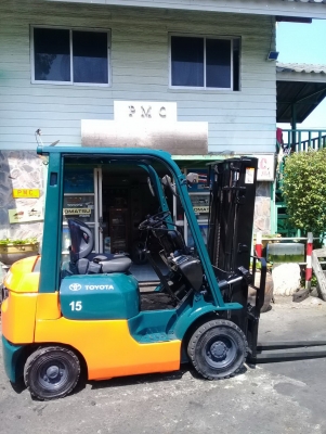 +++ ขายโฟล์คลิฟท์  TOYOTA 7FG15  ขนาด  1.5  ตัน  เครื่องยนต์เบนซิน  แกีส  เสา  3  เมตร  เกียร์ธรรมดา  ยางตันครับ