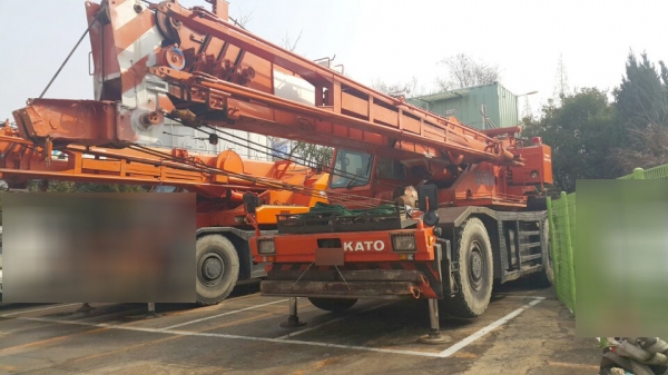 รถเครนล้อยาง4ล้อ 45ตัน