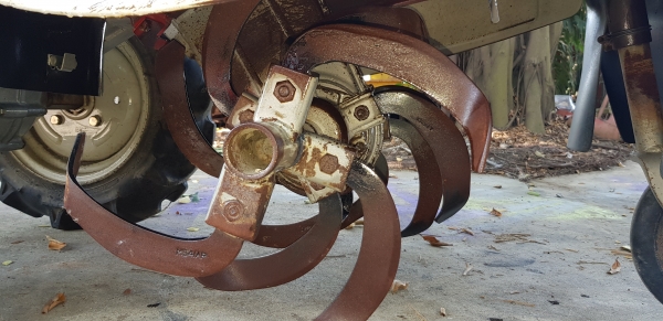 รถพรวนดิน 9.5 แรงเบนชิล พร้อมใช้งาน รถพรวนดิน 9.5 แรงเบนชิล พร้อมใช้งาน