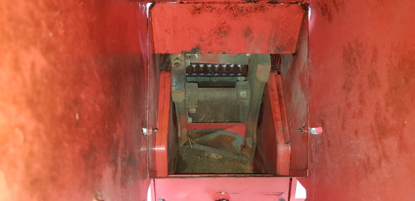 เครื่องสับกิ่งไม้ เดินหน้าถอยหลังได้  สอบถามได้ต่อรองได้ขายได้ขาย