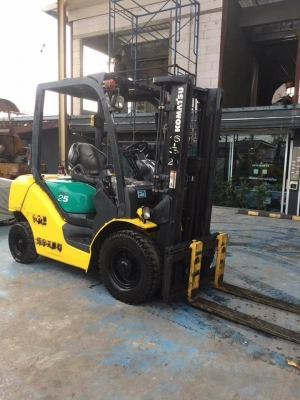 Komatsu fd25-16(รุ่นใหม่ล่าสุด) Komatsu fd25-16(รุ่นใหม่ล่าสุด)