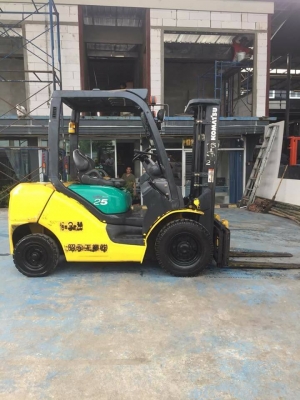 Komatsu fd25-16(รุ่นใหม่ล่าสุด)