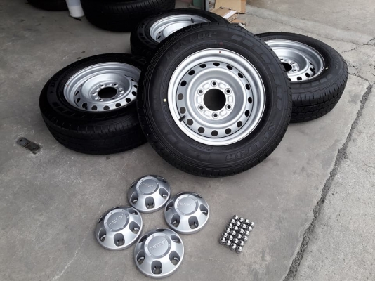 ขายล้อเหล็กป้ายแดง dmax15" 6รู139.7 ยางปี17 dunlop สนใจติดต่อร้าน ก.เจริญการยางครับ 081-3747940