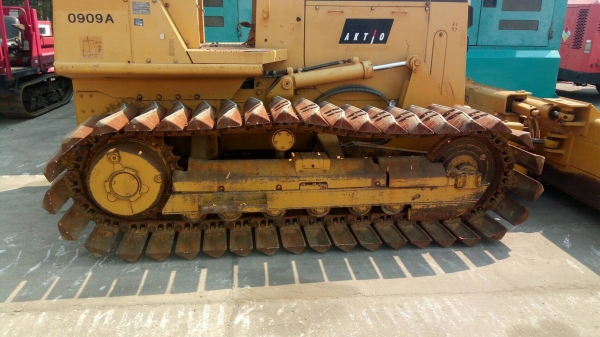 รถดัน (ฺBULLDOZER) ยี่ห้อ CATERPILLAR รุ่น D3C ซีเรียล CAT00D3CH5NS00411 ปี 2004 ชั่วโมงทำงาน 4646 ชั่วโมง