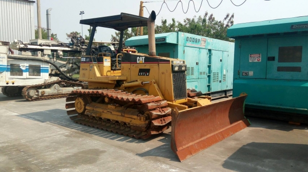 รถดัน (ฺBULLDOZER) ยี่ห้อ CATERPILLAR รุ่น D3C ซีเรียล CAT00D3CH5NS00411 ปี 2004 ชั่วโมงทำงาน 4646 ชั่วโมง