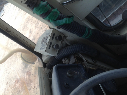 ขาย!! รถตัก KOMATSU 520 ขาย!! รถตัก KOMATSU 520