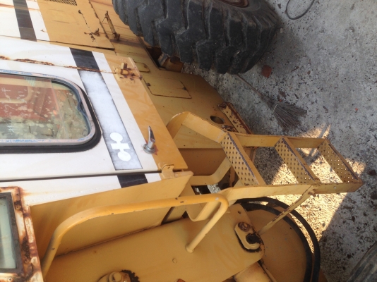 ขาย!! รถตัก KOMATSU 520 ขาย!! รถตัก KOMATSU 520