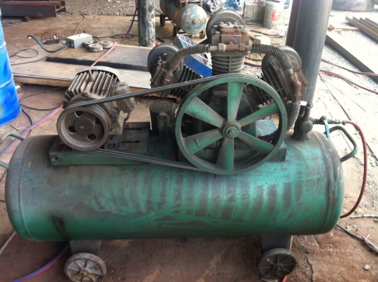 เครื่องปั๊มลม ถังขนาด260ลิตร มอเตอร์5แรงม้า ปั๊ม3สูบ เครื่องปั๊มลม ถังขนาด260ลิตร มอเตอร์5แรงม้า ปั๊ม3สูบ