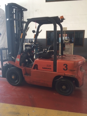 ขายรถยกโฟร์คลิฟท์ยี่ห้อนิสสันดีเซล2.5ตัน เกียร์ออโต้ เสาสูง 6เมตร