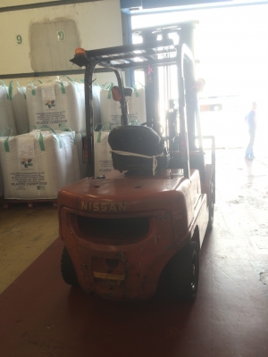 ขายรถยกโฟร์คลิฟท์ยี่ห้อนิสสันดีเซล2.5ตัน เกียร์ออโต้ เสาสูง 6เมตร
