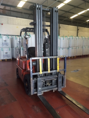 ขายรถยกโฟร์คลิฟท์ยี่ห้อนิสสันดีเซล2.5ตัน เกียร์ออโต้ เสาสูง 6เมตร