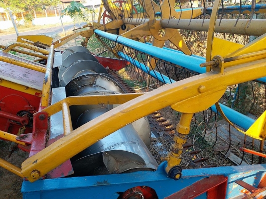 ขายรถเกี่ยวข้าวช้างน้อยเครื่อง165ช่วงล่าง8พร้อมสาลี่ลาก พร้อมใช้งาน ขายรถเกี่ยวข้าวช้างน้อยเครื่อง165ช่วงล่าง8พร้อมสาลี่ลาก พร้อมใช้งาน