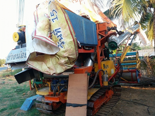 ขายรถเกี่ยวข้าวช้างน้อยเครื่อง165ช่วงล่าง8พร้อมสาลี่ลาก พร้อมใช้งาน ขายรถเกี่ยวข้าวช้างน้อยเครื่อง165ช่วงล่าง8พร้อมสาลี่ลาก พร้อมใช้งาน