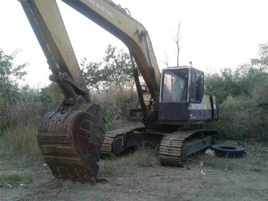 ขาย  PC 200 รุ่น 5  ไฟฟ้าใช้ได้ทุกตัว  รถตามภาพ พร้อมใช้งาน ราคา  480,000  บาท