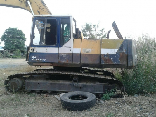 ขาย  PC 200 รุ่น 5  ไฟฟ้าใช้ได้ทุกตัว  รถตามภาพ พร้อมใช้งาน ราคา  480,000  บาท