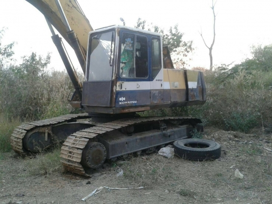 ขาย  PC 200 รุ่น 5  ไฟฟ้าใช้ได้ทุกตัว  รถตามภาพ พร้อมใช้งาน ราคา  480,000  บาท