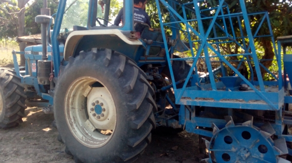 ขายรถไถฟอร์ด7710สองเพลาเทอโบ