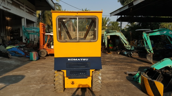 ขาย รถตัก KOMATSU รุ่น WA20-2- หัวเก๋ง  มือสองญี่ปุ่น ตักได้ ครึ่งคิว สองเพลา เอวอ่อน สวยพร้อมใช้งาน มือถือ 0818753444