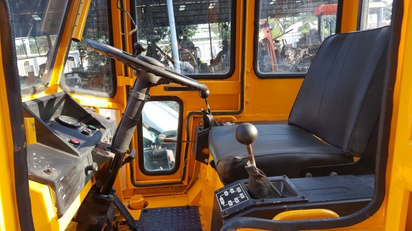 ขาย รถตัก KOMATSU รุ่น WA20-2- หัวเก๋ง  มือสองญี่ปุ่น ตักได้ ครึ่งคิว สองเพลา เอวอ่อน สวยพร้อมใช้งาน มือถือ 0818753444