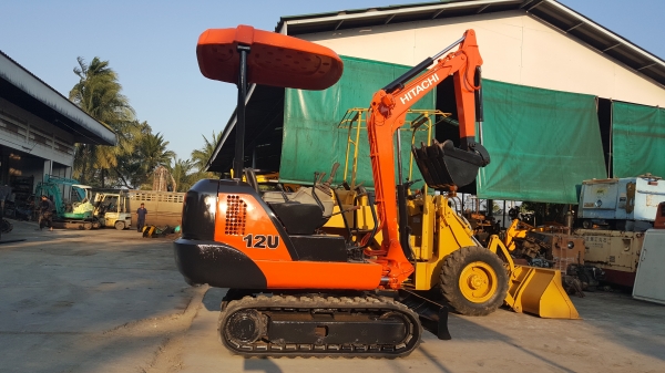 ขาย รถขุด HITACHI รุ่น EX12 มือสองญี่ปุ่น แทรกยางสวย สลัก บูทเอวแน่น 100\% ขึ้นรถปิคอัพได้ สวยพร้อมใช้งาน มือถือ 0818753444