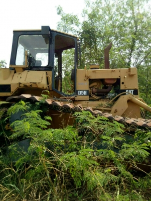 ขายแทรกเตอร์D5H    caterpillar  ใช้งานได้ปกติ  ตีนเป็ด สภาพดี มีทะเบียน ขาย730000 บ.