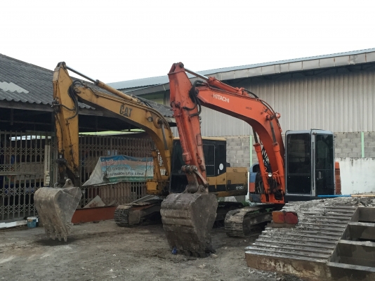 E120B EX135 ขายคันละ560000 เอกสาร ยนต์ตตระการ ใบอินวอย  2 คัน รถอยู่ลพบุรี ขายตามสภาพครับ สนใจติดต่อได้ที่คุณเบียร์ 0802719535 ราคานี้ไม่มีอีกแล้ว