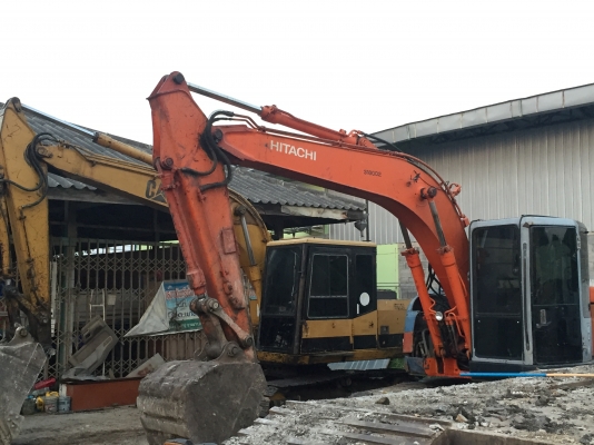 E120B EX135 ขายคันละ560000 เอกสาร ยนต์ตตระการ ใบอินวอย  2 คัน รถอยู่ลพบุรี ขายตามสภาพครับ สนใจติดต่อได้ที่คุณเบียร์ 0802719535 ราคานี้ไม่มีอีกแล้ว