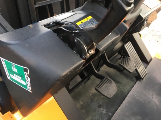 ขายรถโฟล์คลิฟท์มือสองสำหรับตักยางพาราตักทะลายปาล์ม