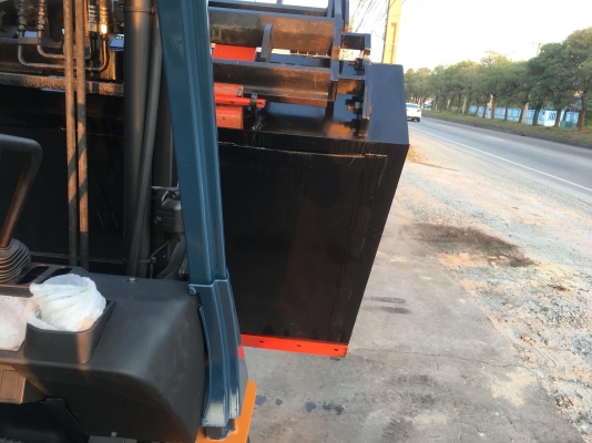 ขายรถโฟล์คลิฟท์มือสองสำหรับตักยางพาราตักทะลายปาล์ม