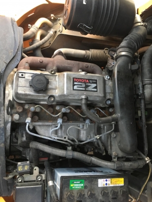 ขายรถโฟล์คลิฟท์มือสองสำหรับตักยางพาราตักทะลายปาล์ม