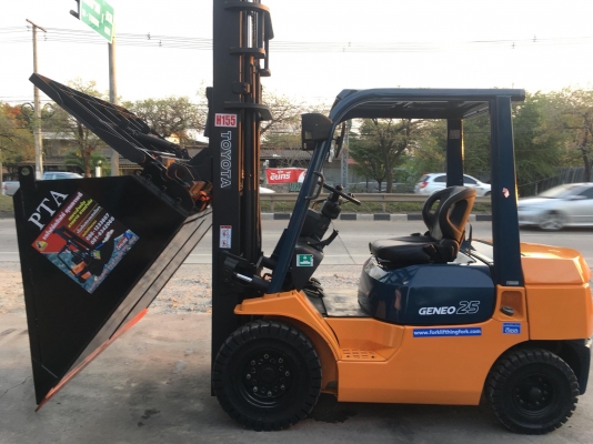 ขายรถโฟล์คลิฟท์มือสองสำหรับตักยางพาราตักทะลายปาล์ม