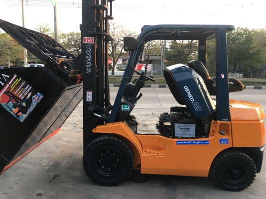 ขายรถโฟล์คลิฟท์มือสองสำหรับตักยางพาราตักทะลายปาล์ม