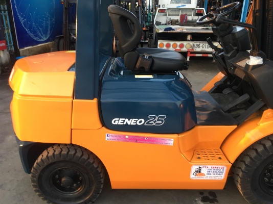 ขายรถโฟล์คลิฟท์มือสองสำหรับตักยางพาราตักทะลายปาล์ม