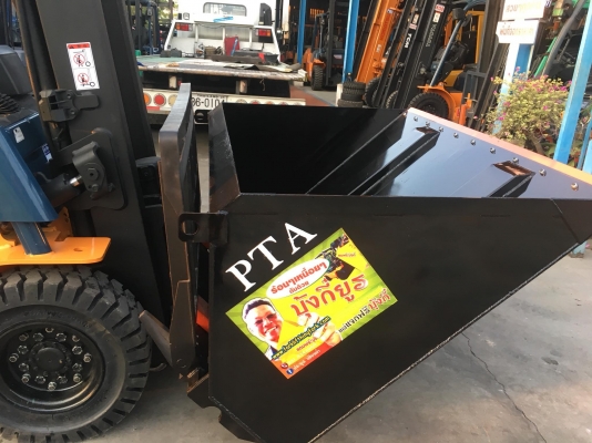 ขายรถโฟล์คลิฟท์มือสองสำหรับตักยางพาราตักทะลายปาล์ม