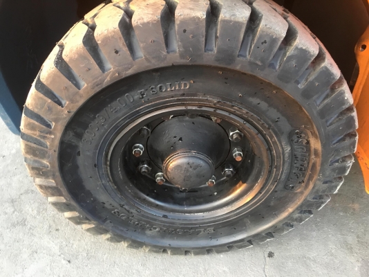 ขายรถโฟล์คลิฟท์มือสองสำหรับตักยางพาราตักทะลายปาล์ม