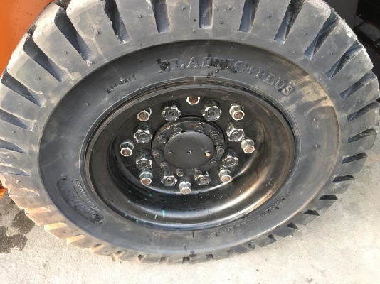 ขายรถโฟล์คลิฟท์มือสองสำหรับตักยางพาราตักทะลายปาล์ม