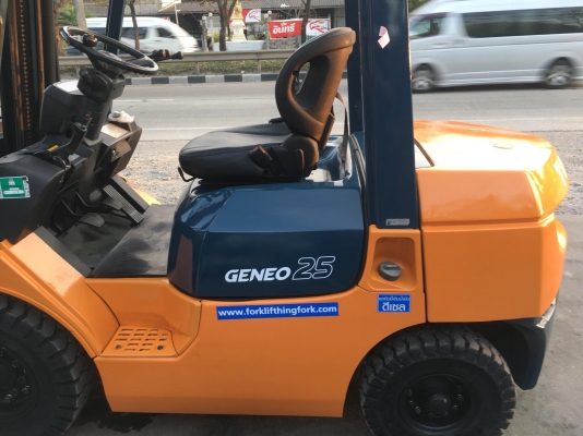 ขายรถโฟล์คลิฟท์มือสองสำหรับตักยางพาราตักทะลายปาล์ม