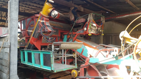 ขายรถเกี่ยว มนัสการช่าง เครื่อง 175 ตัวเดิน 10HT  โซ่ ใบ สวย โครงสร้างสวย สภาพโซ่ ใบ สวย ราคา 355,000 สำหรับคนที่กำลังลังมองหารถเล็ก อุ้ม 1.5 ตัน  แปลงนาเล็กๆ เกี่ยวคล่องตัวครับ 091-0206555 อยู่สุรินทร์ครับ