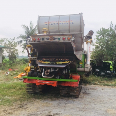 ขาย รถเกี่ยวอู่ วัฒนพร การช่าง 2013  เครื่อง jo 260  ปั้ม 23 ก้อน 12 นอก D-20 / 11 ลูก / 47 ข้อ  ราคา 1.15 ล้าน ต่อรองได้ครับ 091-0206555 อยู่สุพรรณบุรี ครับ