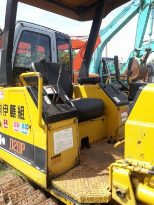 ขายค่ะ.. รถดัน  KOMATSU D20P-6  เก่านอกแท้  สภาพสวยเดิมๆๆ  สไลด์  6  ทิศทาง..สภาพสวย พร้อมใช้  โทร 089-3818694  ดวงนภา