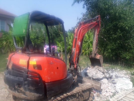 ขายรถแบ็คโฮ  KUBOTA รุ่น pc 30 สภาพดีมาก  ใช้งานได้ดี    ติดต่อ คุณที  โทร:  085-239-9516   โทร: 095-354-6616  Line  Id: teepunya