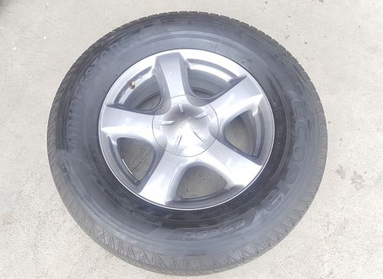 ขายล้อISUZU V Cross17สีกัล ยาง265/65/17 ปี 15  4 ล้อ