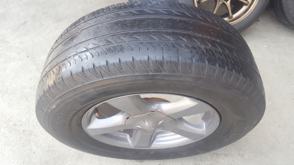 ขายล้อISUZU V Cross17สีกัล ยาง265/65/17 ปี 15  4 ล้อ