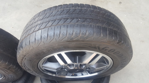 ขายล้อISUZU Hi ขอบ16 ยาง215/65/16 ปี16  4 ล้อ