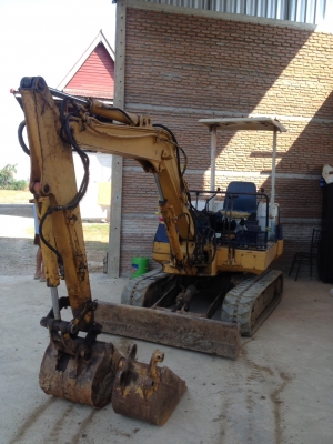 ขาย แม็คโค pc 30-6 มีไลน์หัวกระแทก แทร็กยาง แถมเครื่องตัดจ๊อยถนนอีก1เครื่อง 210,000 ต่อรองได้