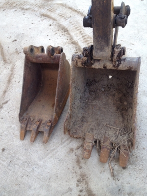 ขาย แม็คโค pc 30-6 มีไลน์หัวกระแทก แทร็กยาง แถมเครื่องตัดจ๊อยถนนอีก1เครื่อง 210,000 ต่อรองได้ ขาย แม็คโค pc 30-6 มีไลน์หัวกระแทก แทร็กยาง แถมเครื่องตัดจ๊อยถนนอีก1เครื่อง 210,000 ต่อรองได้