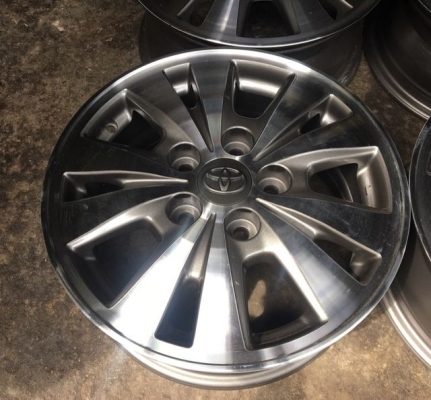 แม็ก TOYOTA INNOVA ปัดเงา ขอบ 15