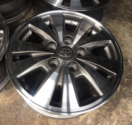 แม็ก TOYOTA INNOVA ปัดเงา ขอบ 15